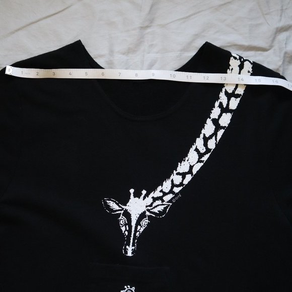 CITÉ Giraffe Pocket T-Shirt Black - Picture 6 of 6